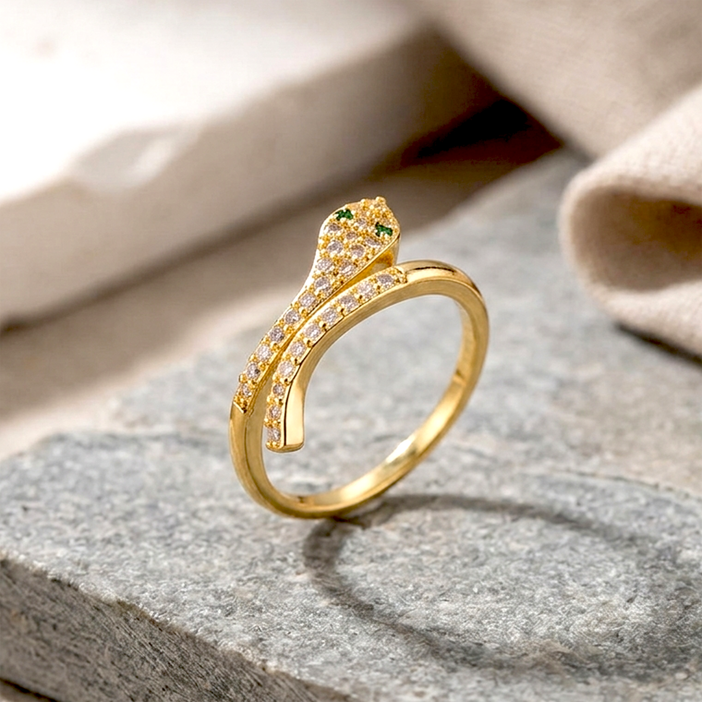 Serpentine Chic: Anti-Tarnish Emerald-Eyed Snake Ring