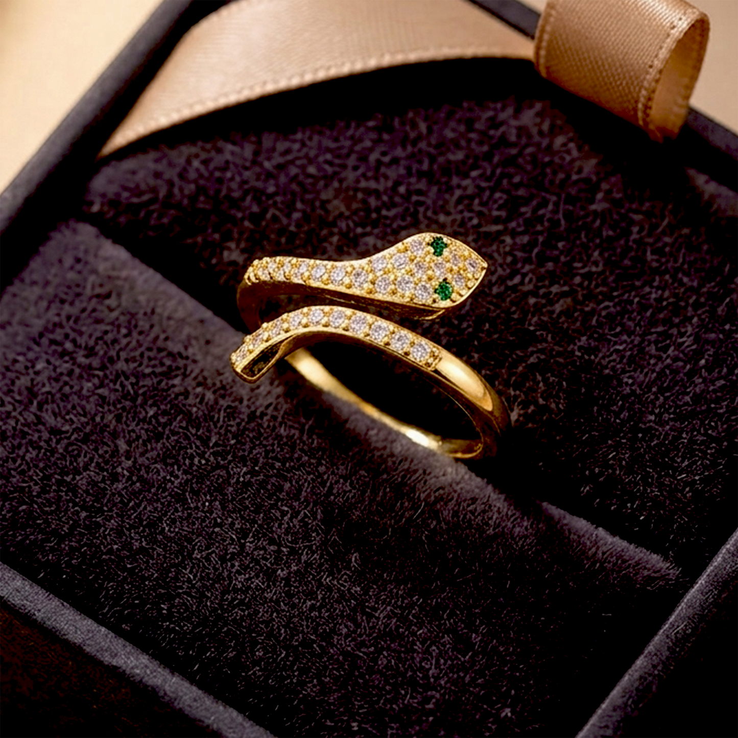 Serpentine Chic: Anti-Tarnish Emerald-Eyed Snake Ring