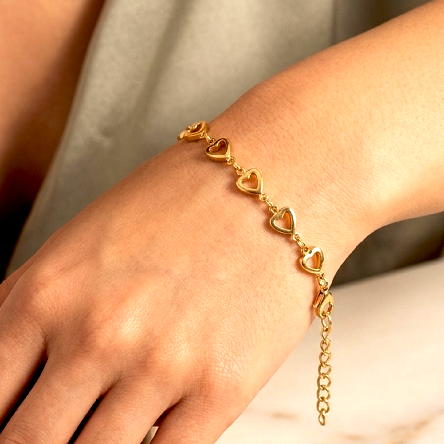 Anti-Tarnish Dainty Open Heart Bracelet | Gold Chain Link